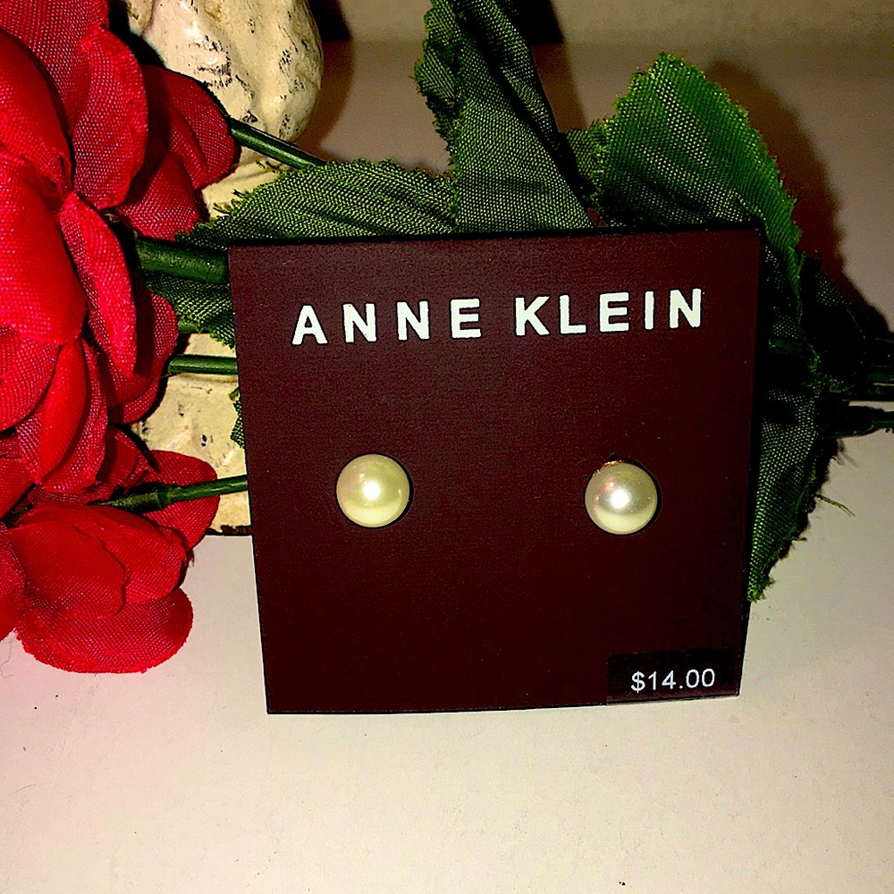 NWT - ANNE KLEIN PEARL EARRINGS IN GOLDTONE-NWT